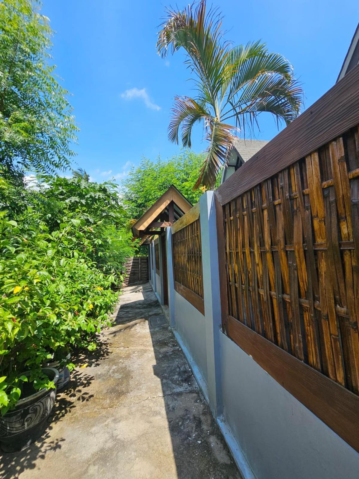 Atties Villa Gili Islands Exterior photo