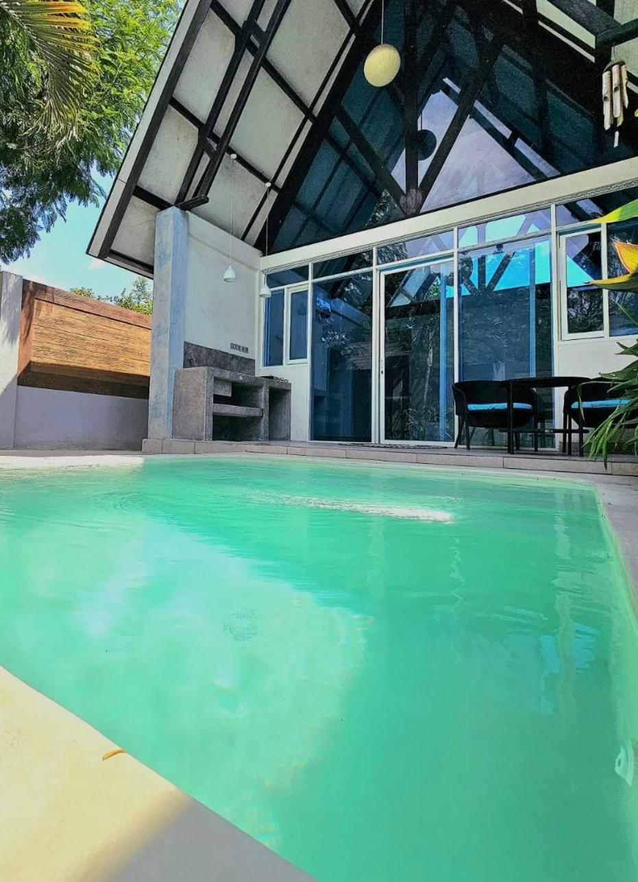 Atties Villa Gili Islands Exterior photo